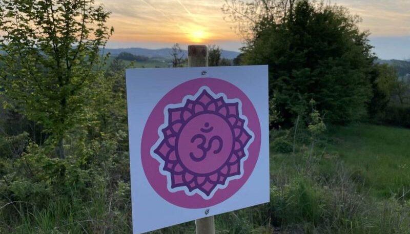 Sonnenuntergang mit Chakra-Symbol