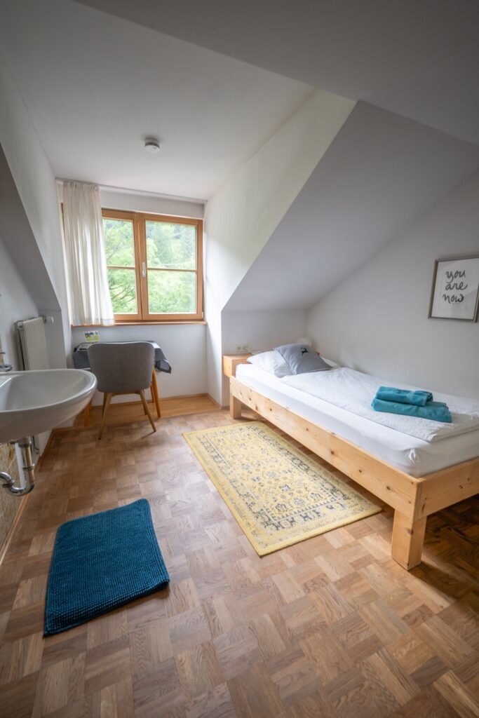 Einzelzimmer mit geteiltem Bad im Mountain Retreat Center