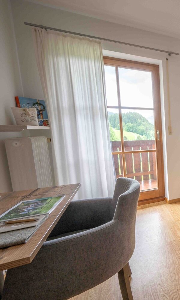 Helles, modernes Einzelzimmer mit Aussicht