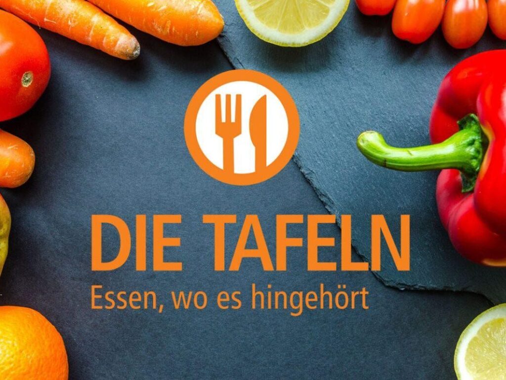 Gesunde Lebensmittel um eine Tafel.