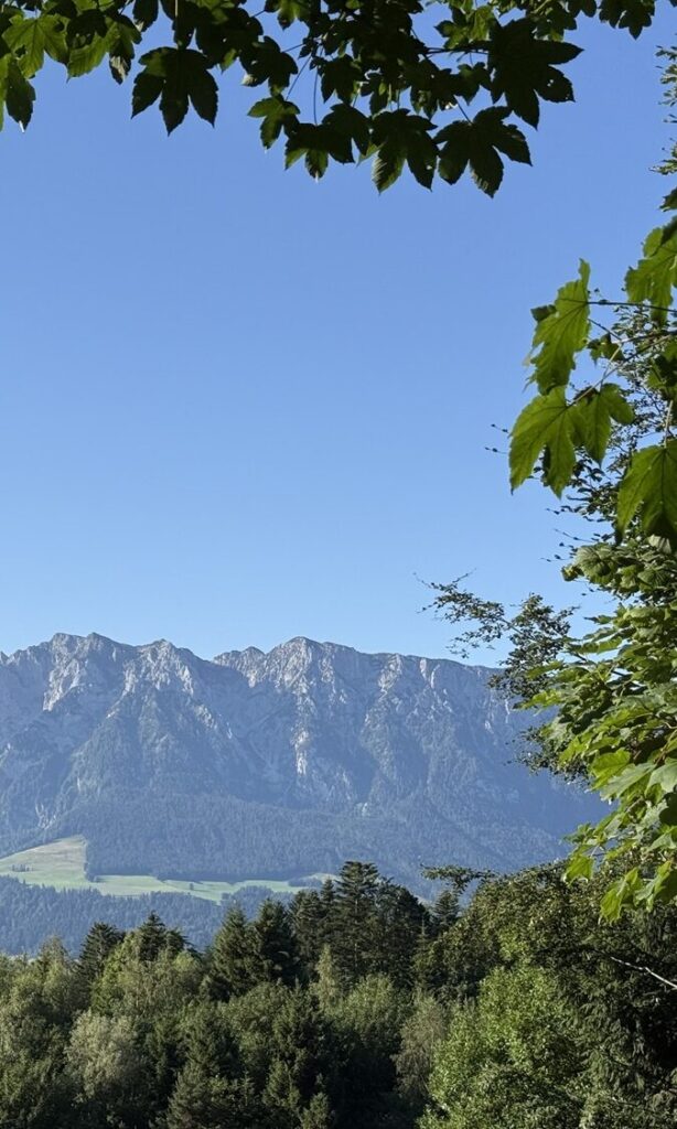 Berglandschaft mit klarem Himmel