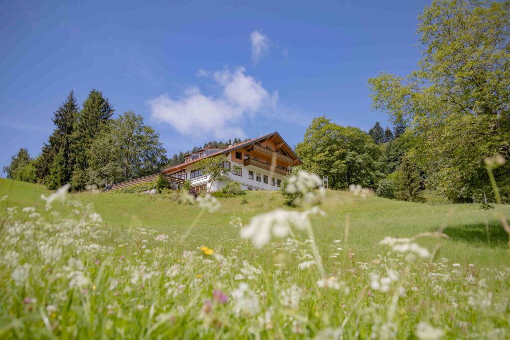 Blick von unten auf das Retreat Center