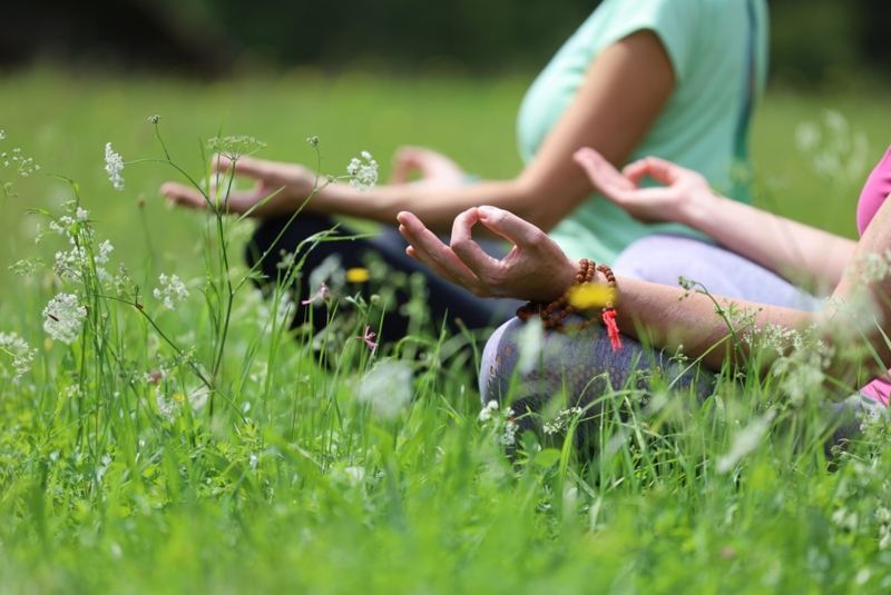 meditation im gras